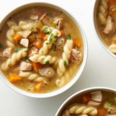 Quick chicken soup with Gemelli