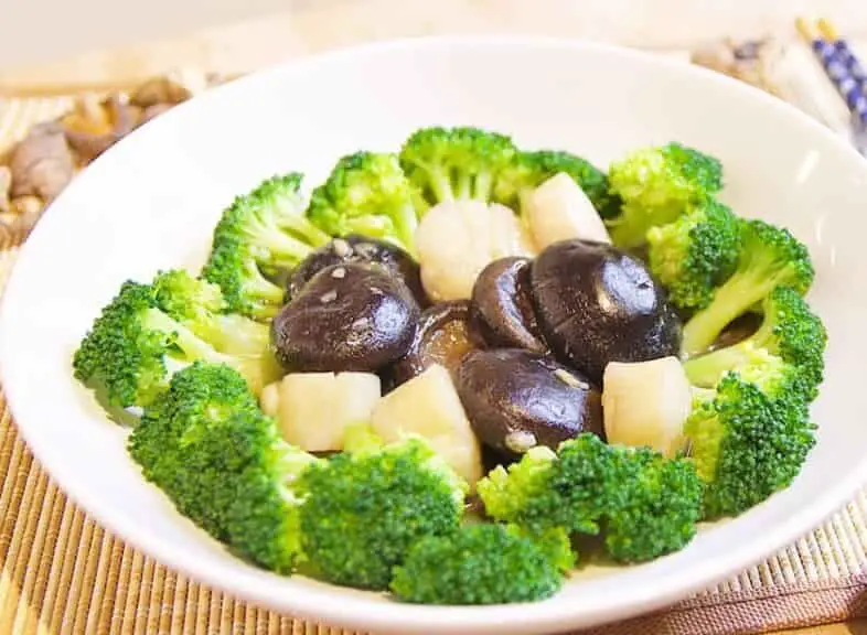Scallops with Broccoli and Mushrooms for weight loss