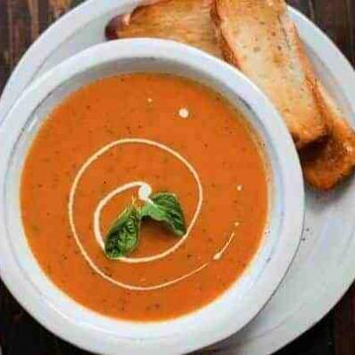 Italian raw vegan fresh tomato soup