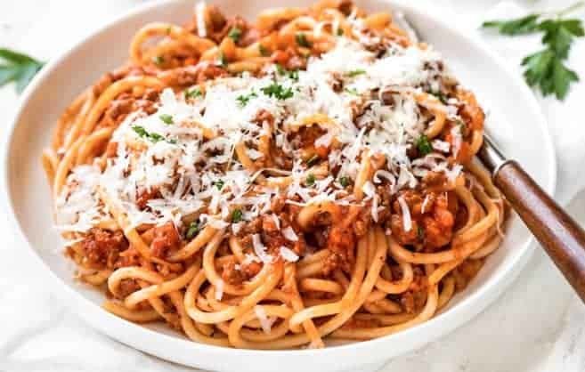 Bolognese spaghetti Traditional Spaghetti